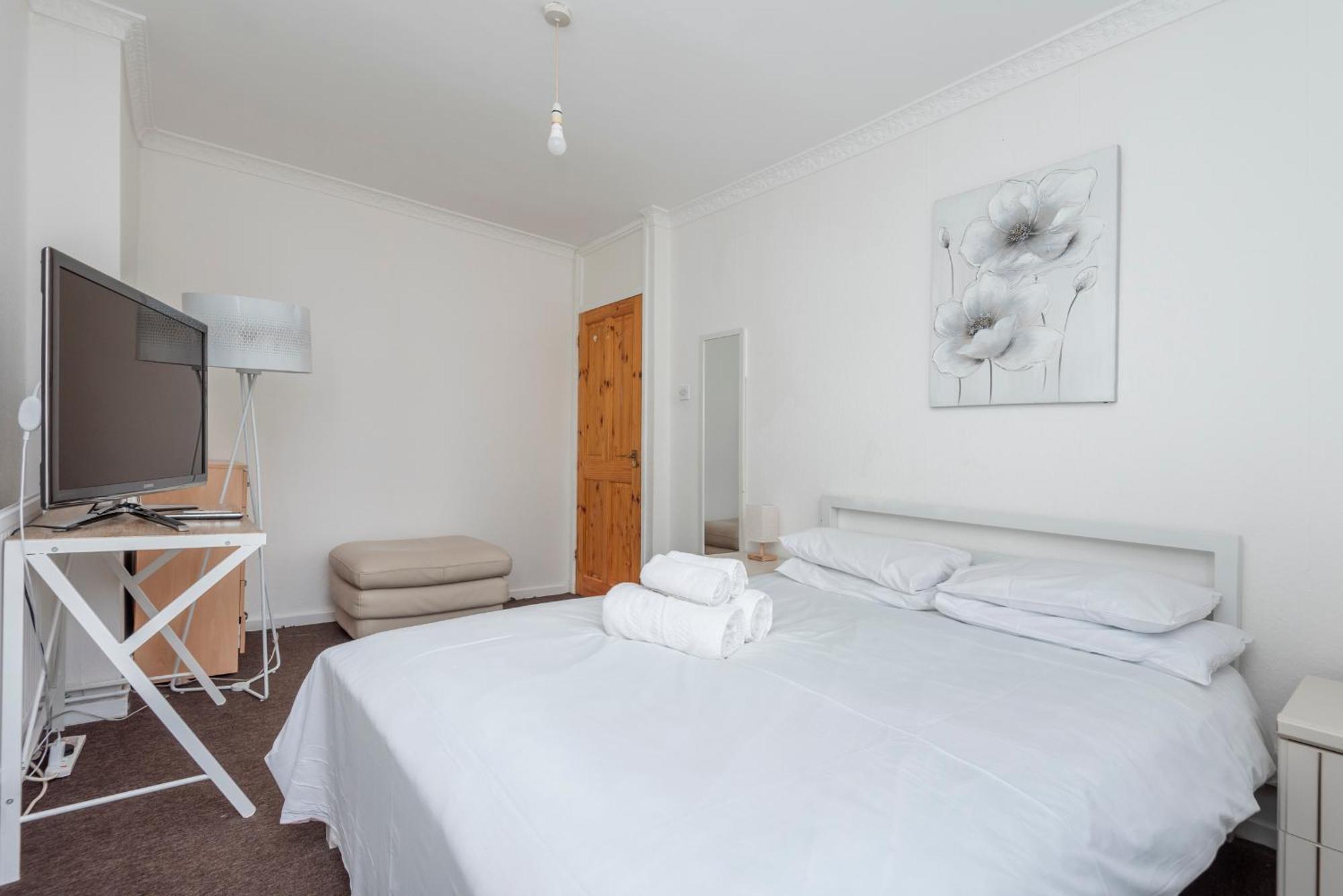 Entire 3 Bedroom Luxury Apartment In London With Private Balcony Dış mekan fotoğraf