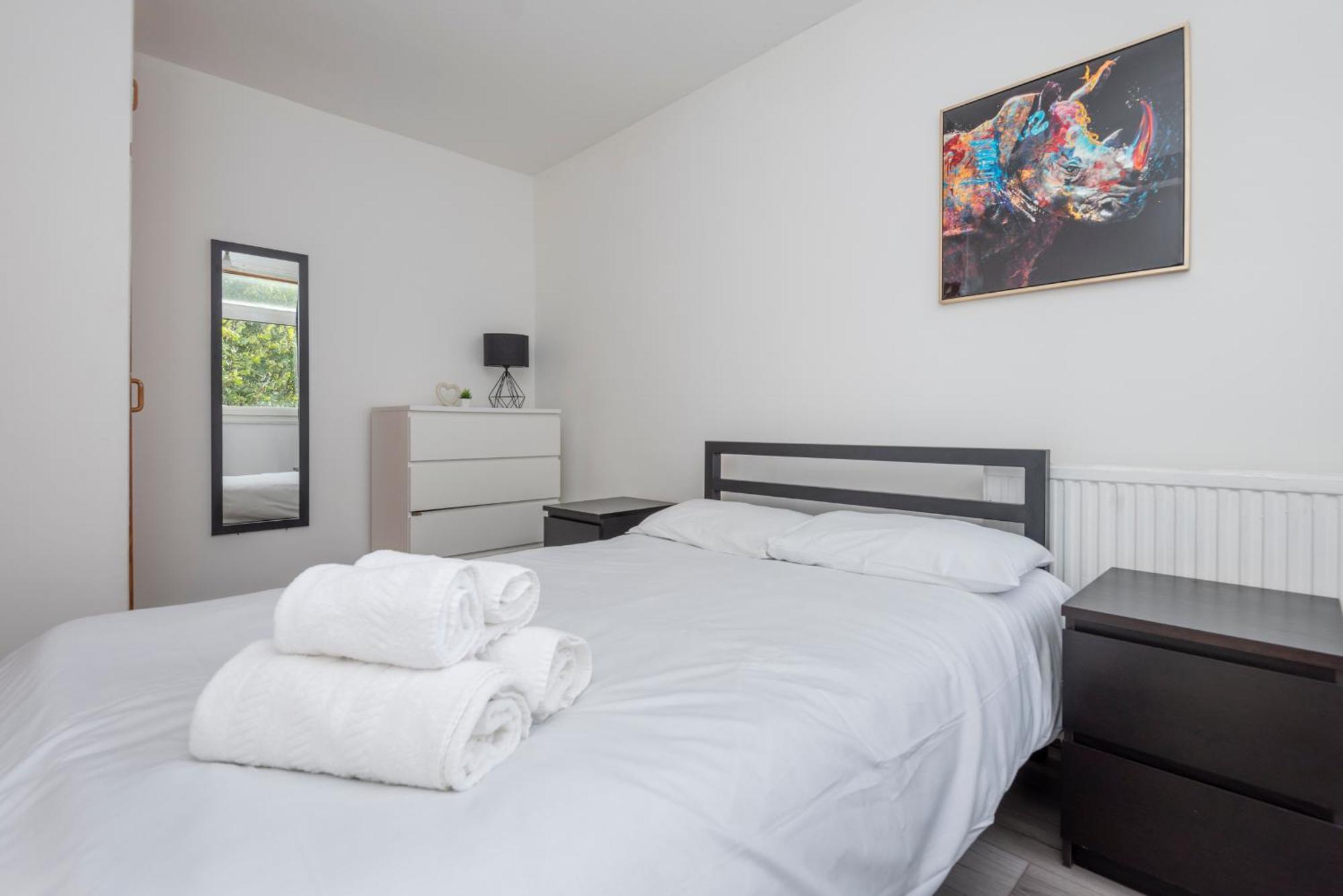 Entire 3 Bedroom Luxury Apartment In London With Private Balcony Dış mekan fotoğraf